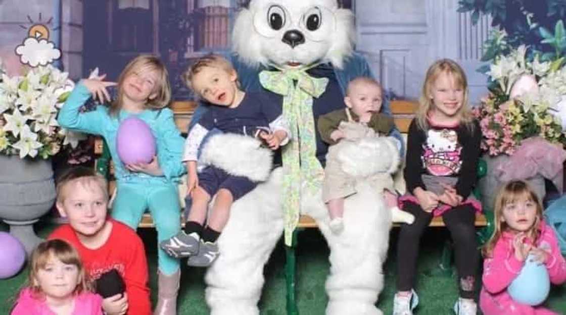 Stranger step in to help this firefighter dad left to raise 7 kids alone – including one with cancer Stranger step in to help this firefighter dad left to raise 7 kids alone – including one with cancer
