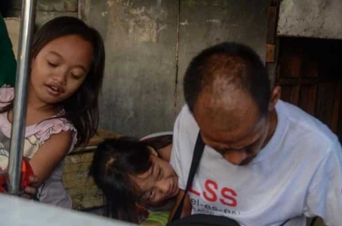 Wais kasi! Viral 'Tatay Ryan' ng Jollibee, nasabihang kuripot dahil sa labis na pagtitipid Wais kasi! Viral 'Tatay Ryan' ng Jollibee, nasabihang kuripot dahil sa labis na pagtitipid