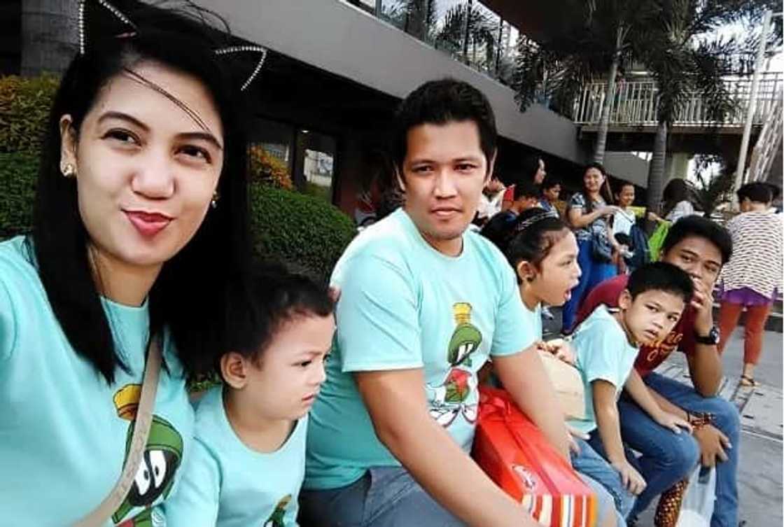 Palit sila ng gawain! Misis, proud sa asawa niyang namamahala sa gawaing bahay Palit sila ng gawain! Misis, proud sa asawa niyang namamahala sa gawaing bahay