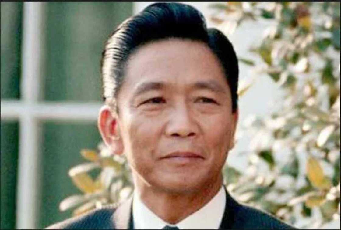 DEBATE: Should late President Marcos be buried in the Heroes’ Cemetery? DEBATE: Should late President Marcos be buried in the Heroes’ Cemetery?