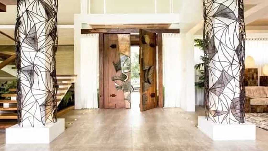 Coco Martin gives an awesome tour of his lavish house in Quezon City Coco Martin gives an awesome tour of his lavish house in Quezon City