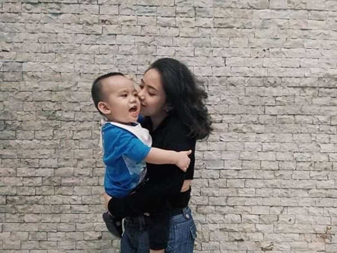 Teen nabuntis sa murang edad na 18, tiniis ang mapanghusgang tingin ng mga tao para makamit MedTech degree niya Teen nabuntis sa murang edad na 18, tiniis ang mapanghusgang tingin ng mga tao para makamit MedTech degree niya