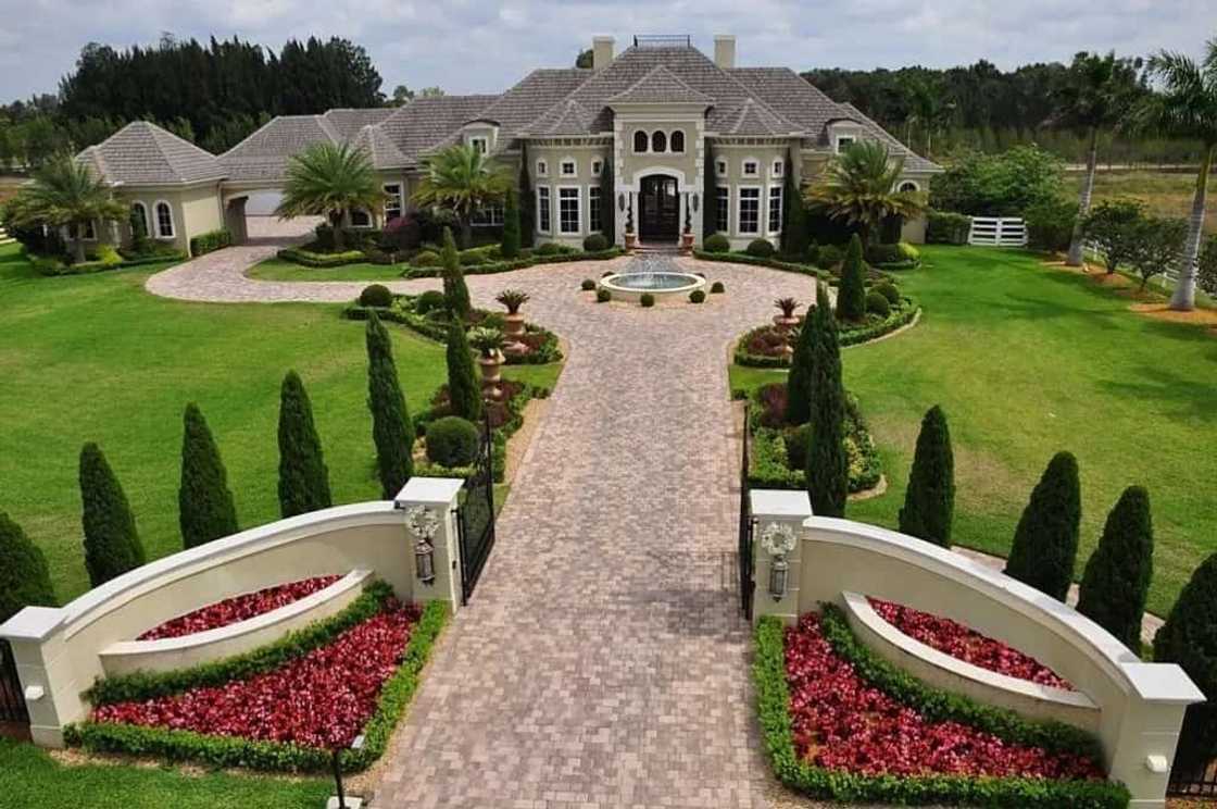 Nakakalula sa ganda! Dwayne ‘The Rock’ Johnson's house tour of his $3.4 million or P170M luxurious mansion Nakakalula sa ganda! Dwayne ‘The Rock’ Johnson's house tour of his $3.4 million or P170M luxurious mansion