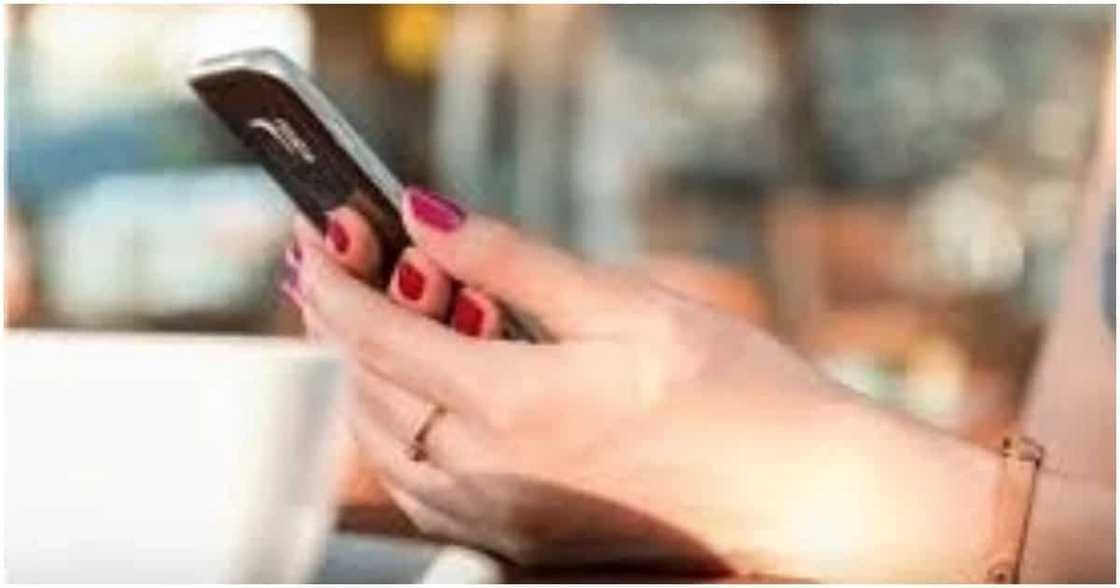 Misis, kulong matapos pakialaman ang cellphone ni mister Misis, kulong matapos pakialaman ang cellphone ni mister