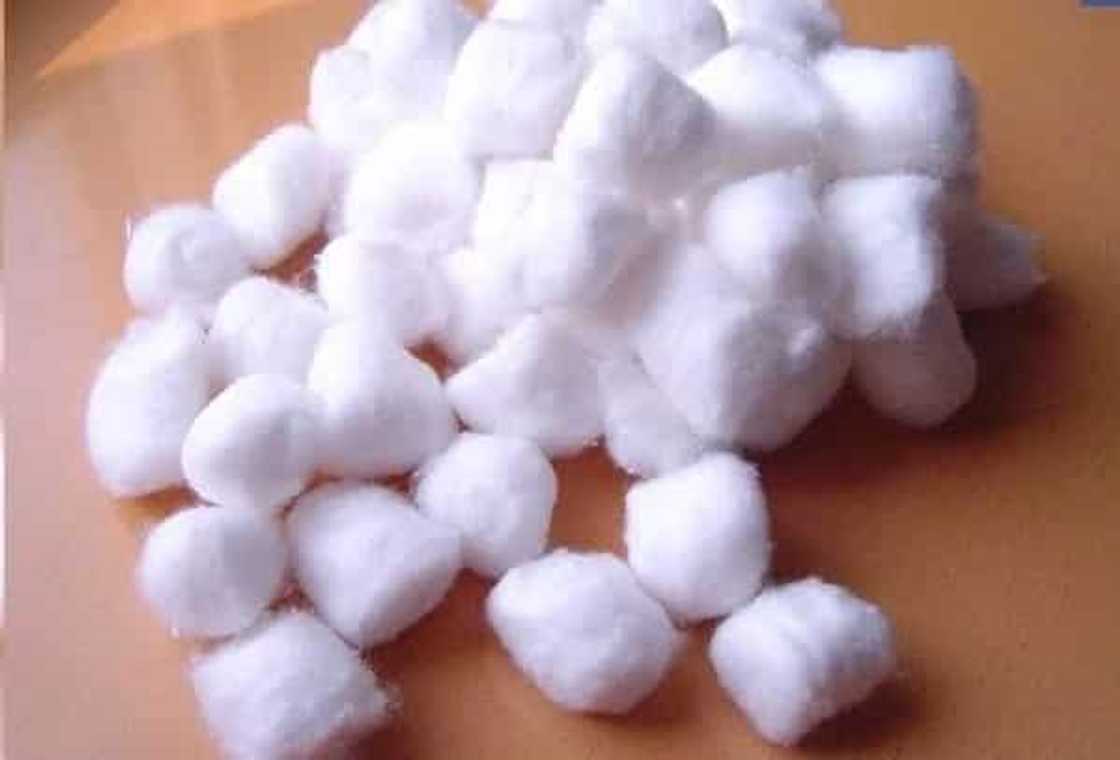 Soak a cotton ball in alcohol, put it in your navel and get rid of... Soak a cotton ball in alcohol, put it in your navel and get rid of...