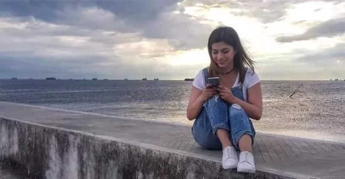 Angel Locsin, pinatamaan ang "gustong umiyak" na Pangulong Duterte: "Concrete solutions, not emotions" Angel Locsin, pinatamaan ang "gustong umiyak" na Pangulong Duterte: "Concrete solutions, not emotions"