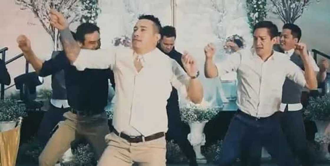 Manoeuvres reunion wedding performance surprises bride to the highest level Manoeuvres reunion wedding performance surprises bride to the highest level