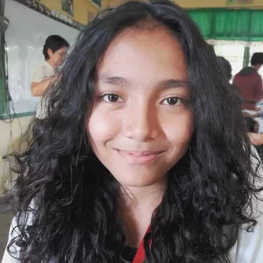 Parang pinagbiyak na bunga! Pinay student from GenSan who looks like Kathryn Bernardo goes viral Parang pinagbiyak na bunga! Pinay student from GenSan who looks like Kathryn Bernardo goes viral