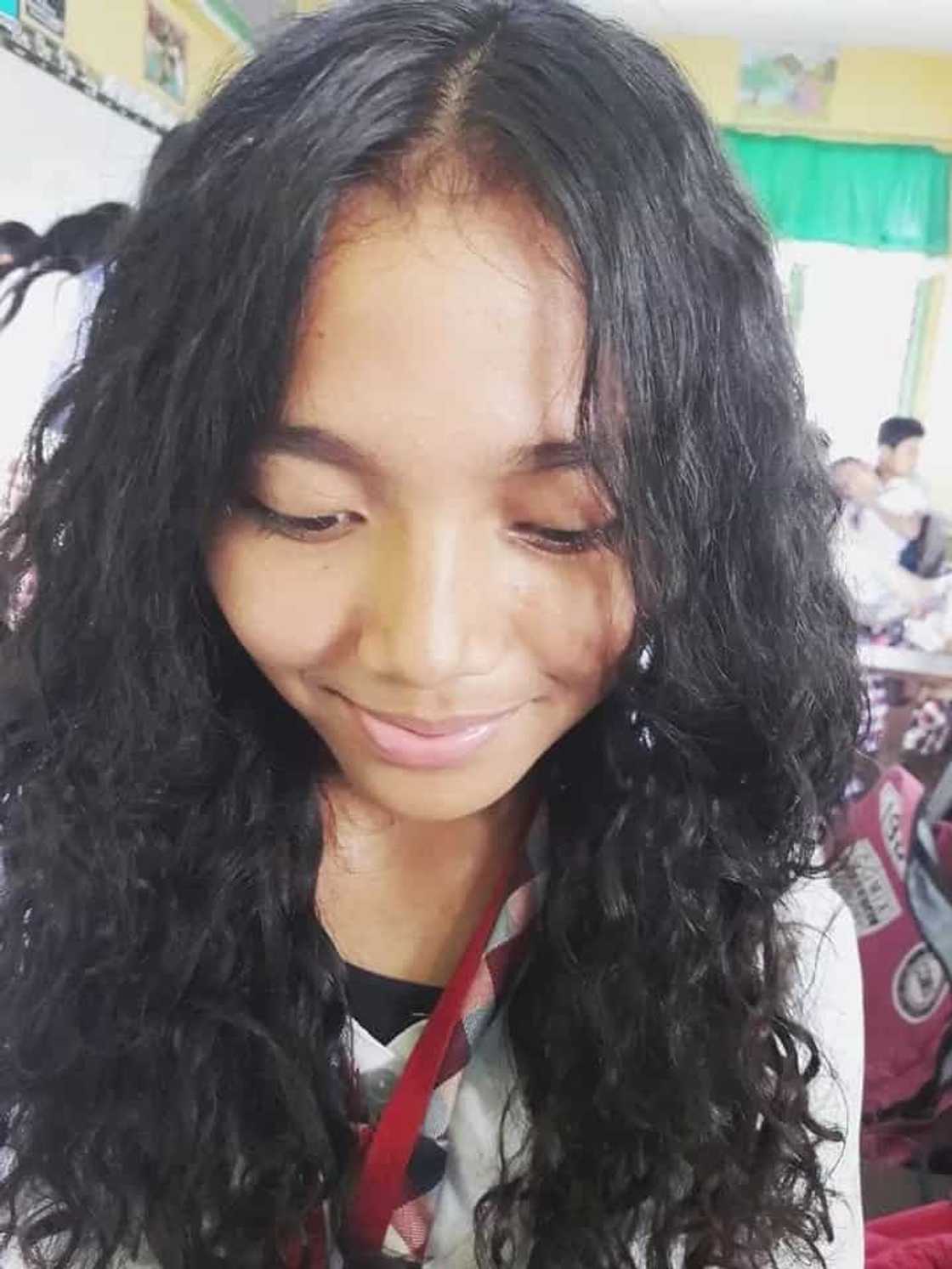 Parang pinagbiyak na bunga! Pinay student from GenSan who looks like Kathryn Bernardo goes viral Parang pinagbiyak na bunga! Pinay student from GenSan who looks like Kathryn Bernardo goes viral