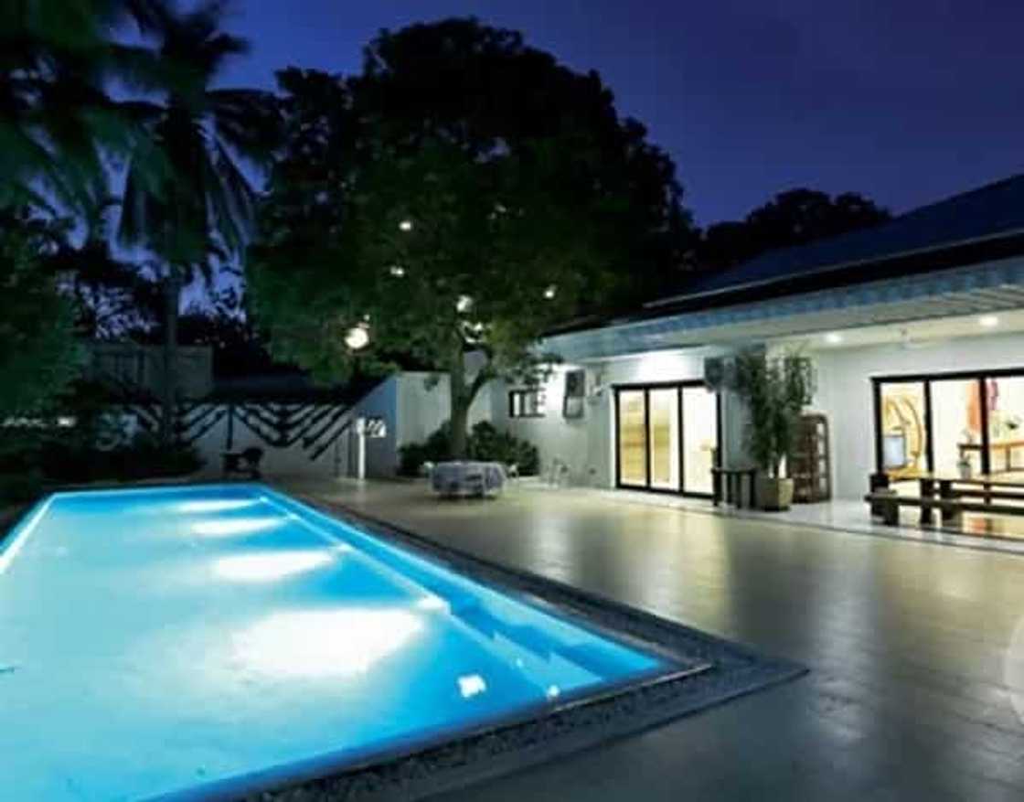 Ang bongga ng bahay nila! Richard Gomez and Lucy Torres lives in an elegant all-white house in Forbes Park Ang bongga ng bahay nila! Richard Gomez and Lucy Torres lives in an elegant all-white house in Forbes Park