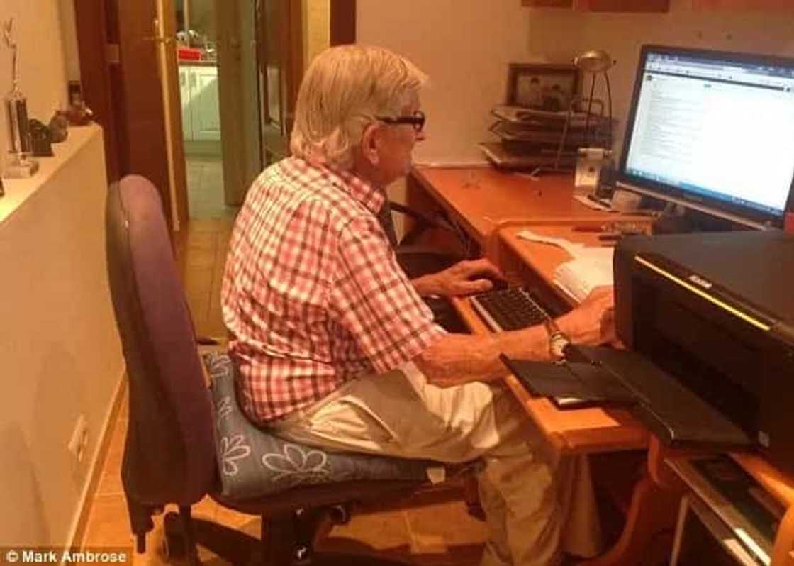 91-year-old-man-drink-urine-stay-young-healthy 91-year-old-man-drink-urine-stay-young-healthy