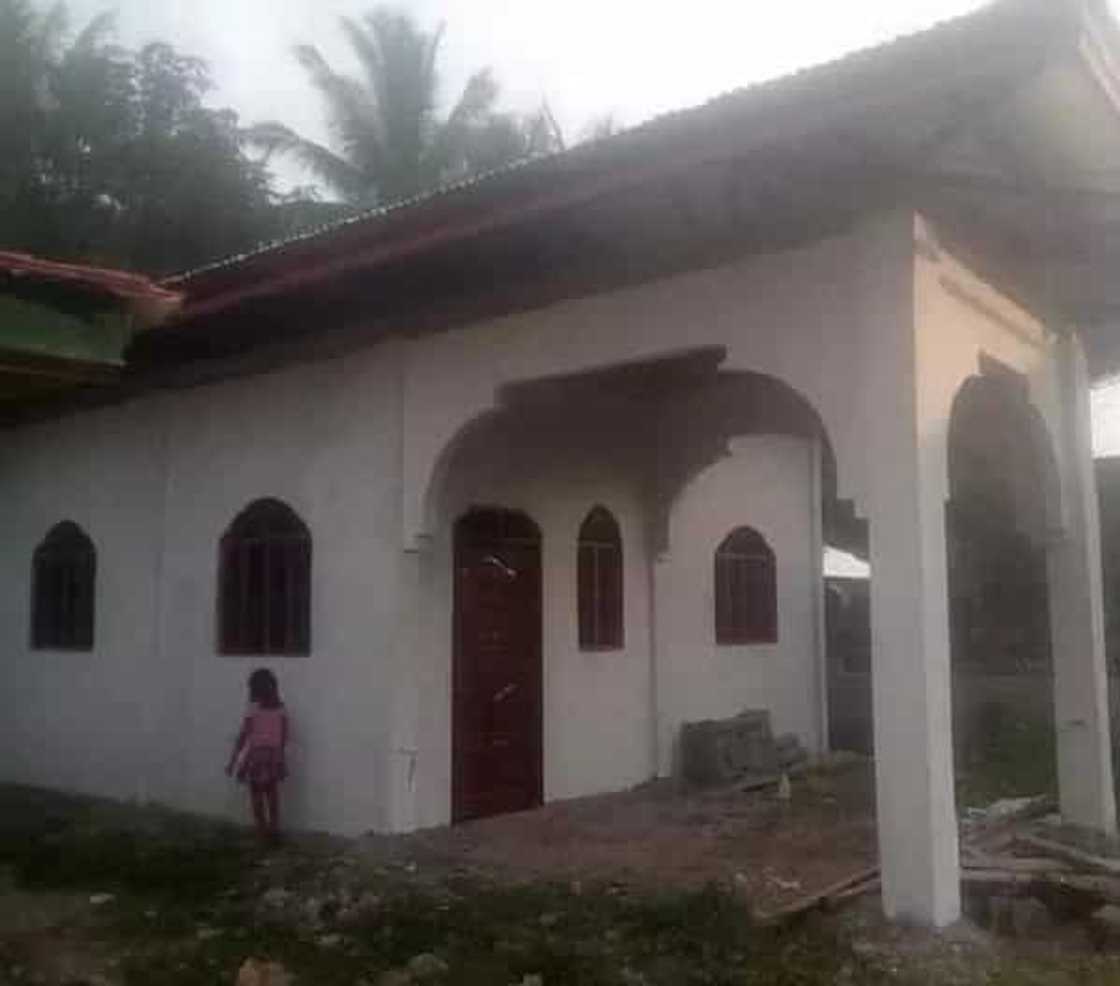 Pinay OFW, patapos na ang sariling bahay sa loob lamang ng 2 taong pag-a-abroad Pinay OFW, patapos na ang sariling bahay sa loob lamang ng 2 taong pag-a-abroad