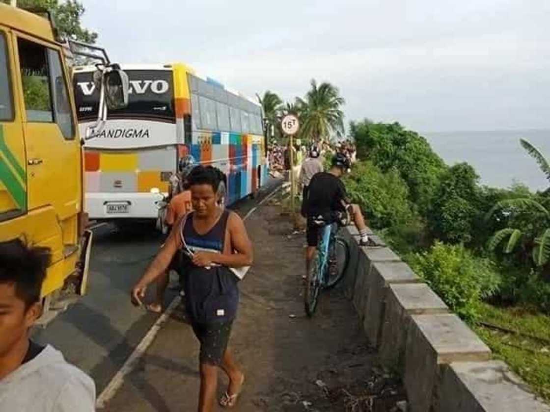 Barangay sa Gumaca, Quezon, binaha rin pero ng alak