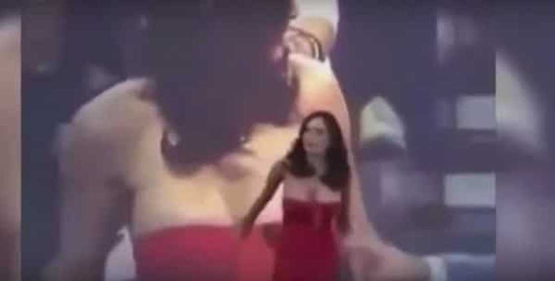 TV Star Exposes Breasts LIVE ON AIR (Video) TV Star Exposes Breasts LIVE ON AIR (Video)
