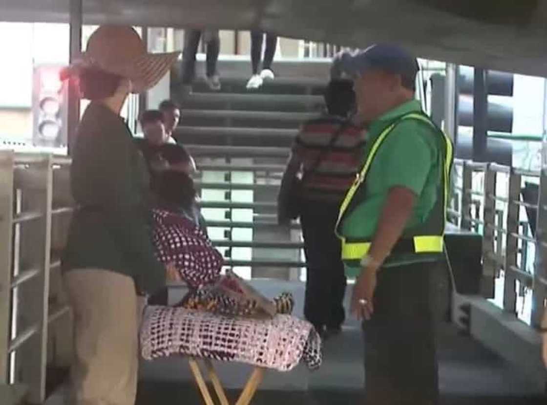 Halos mangiyak-ngiyak siya sa hirap! Anne Curtis experienced selling rags in “It’s Showtime” Lenten special Halos mangiyak-ngiyak siya sa hirap! Anne Curtis experienced selling rags in “It’s Showtime” Lenten special