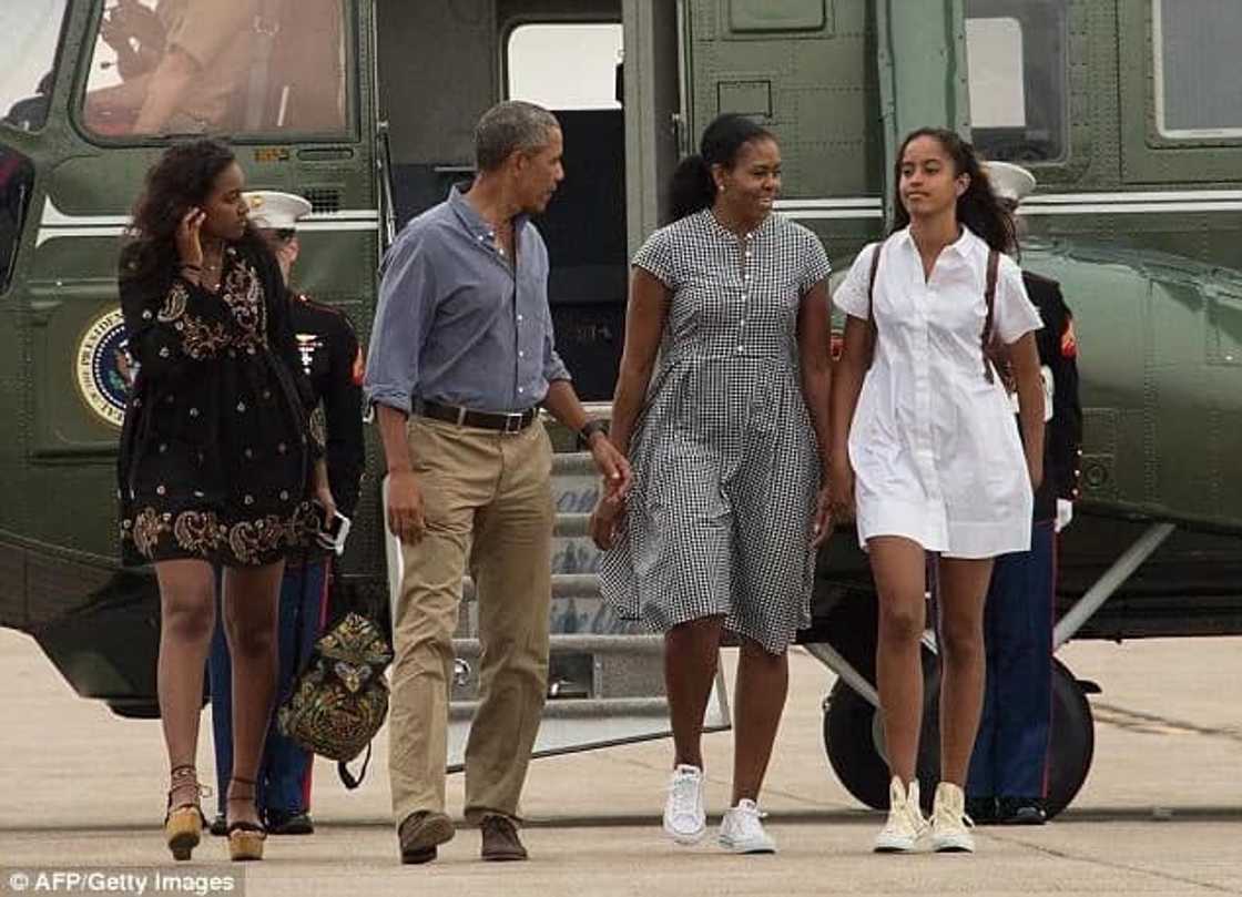 Obama’s daughter now pictured with a huge bong