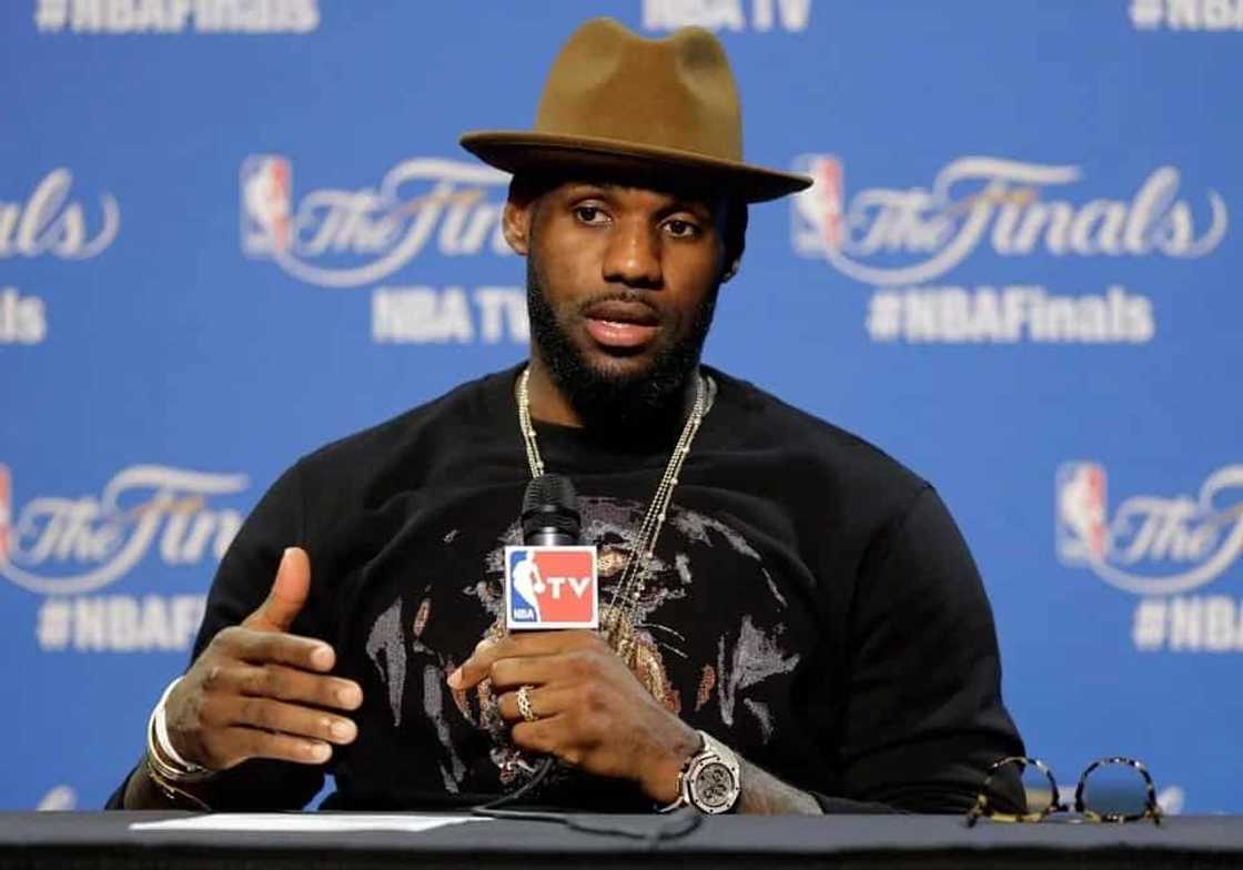 Nakakalula sa yaman! Ang net worth at sosyal na buhay ni Lebron James Nakakalula sa yaman! Ang net worth at sosyal na buhay ni Lebron James