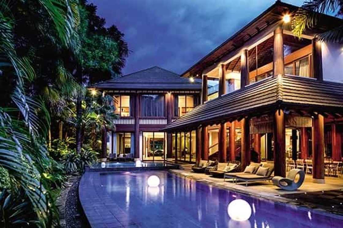 4 Pinakamagarbo at pinakamagandang bahay ng mga sikat na Pinoy celebrities sa Kapuso at Kapamilya 4 Pinakamagarbo at pinakamagandang bahay ng mga sikat na Pinoy celebrities sa Kapuso at Kapamilya