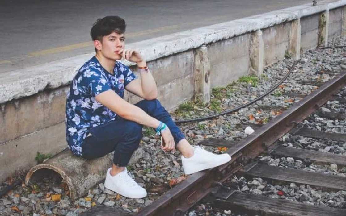 Jake Ejercito, nag-protesta noon laban sa paglibing kay Ferdinand Marcos sa Libingan ng mga Bayani Jake Ejercito, nag-protesta noon laban sa paglibing kay Ferdinand Marcos sa Libingan ng mga Bayani