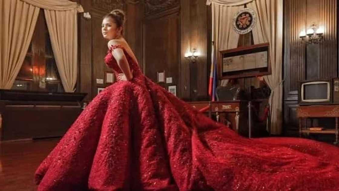 Isabelle Duterte's debut invitation is a symbol of luxury and opulence