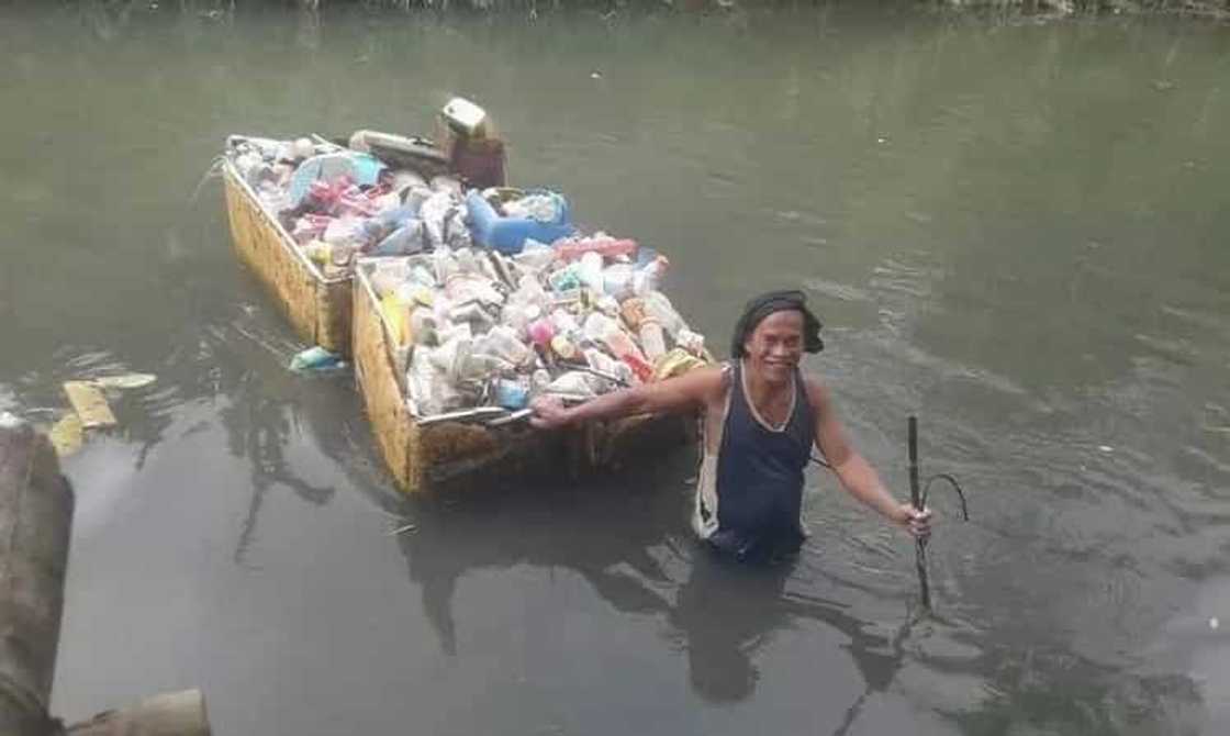 Tatay nangongolekta ng basura araw-araw sa ilog ng Iloilo upang suportahan ang pamilya