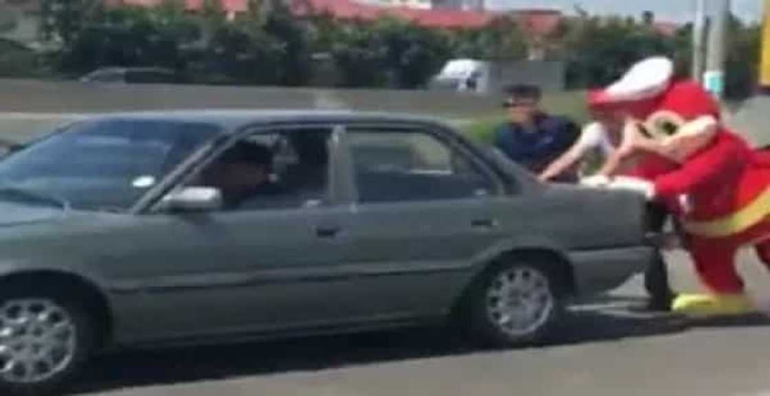 Jollibee-mascot Jollibee-mascot