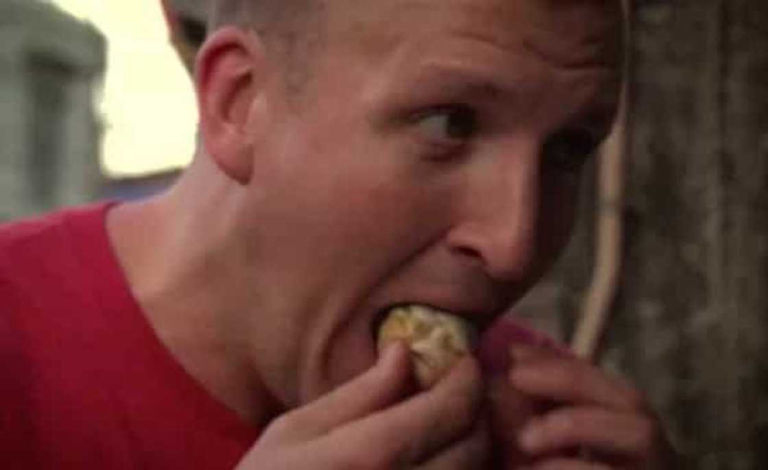 White dude tries out local delicacy balut and here’s what he had to say about it White dude tries out local delicacy balut and here’s what he had to say about it