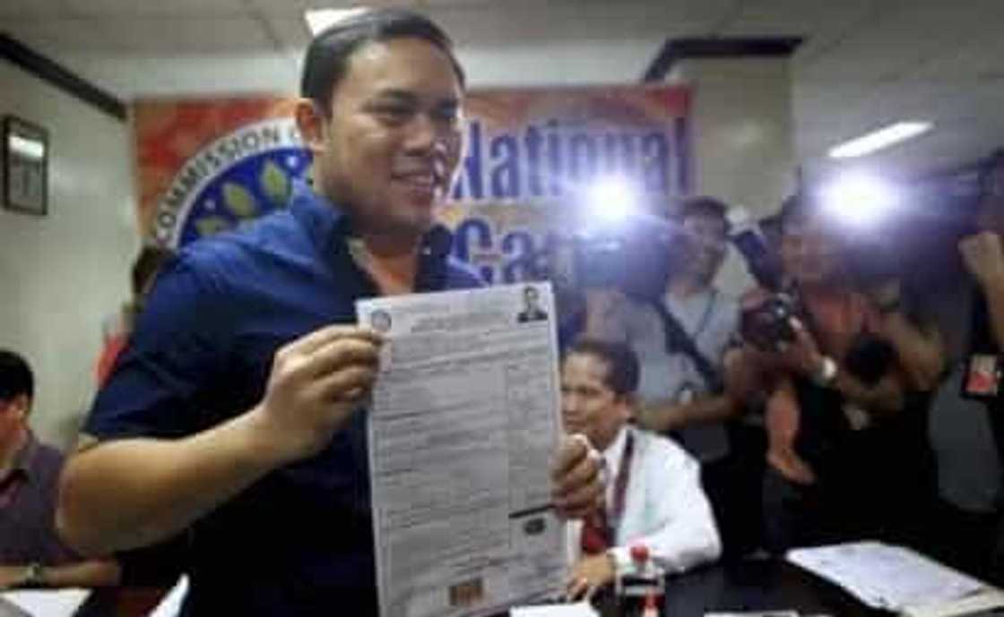 Duterte asks Mark Villar to name all family projects Duterte asks Mark Villar to name all family projects