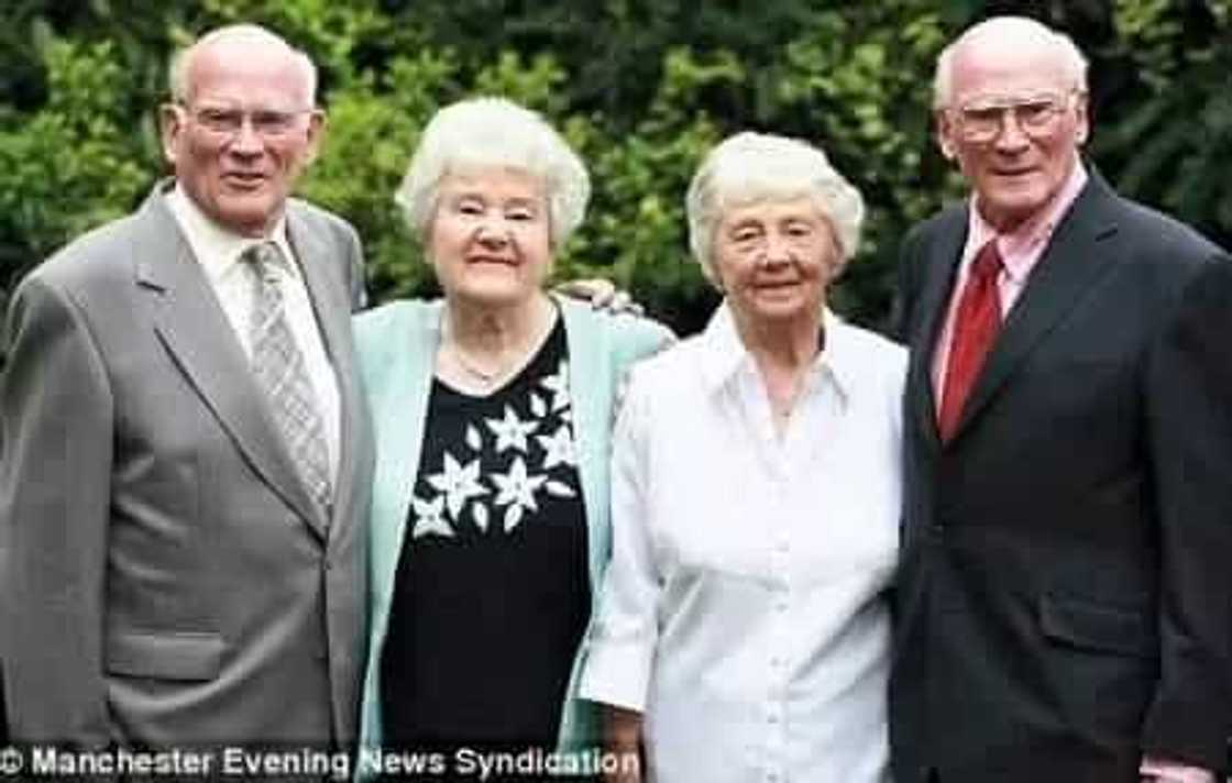 Identical twins marrying another identical twins Identical twins marrying another identical twins