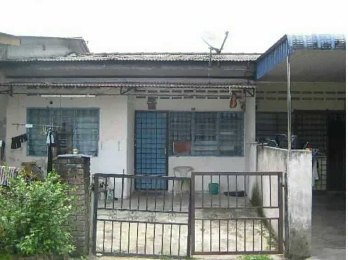 Pa-humble pa! Simpleng bahay sa labas, mala-mansion daw ang loob Pa-humble pa! Simpleng bahay sa labas, mala-mansion daw ang loob