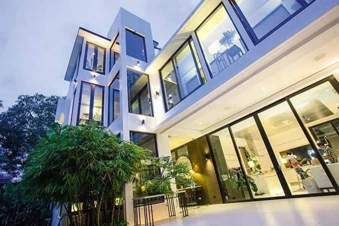 Sila ang totoong yayamanin! Luxurious celebrity homes with elevators Sila ang totoong yayamanin! Luxurious celebrity homes with elevators