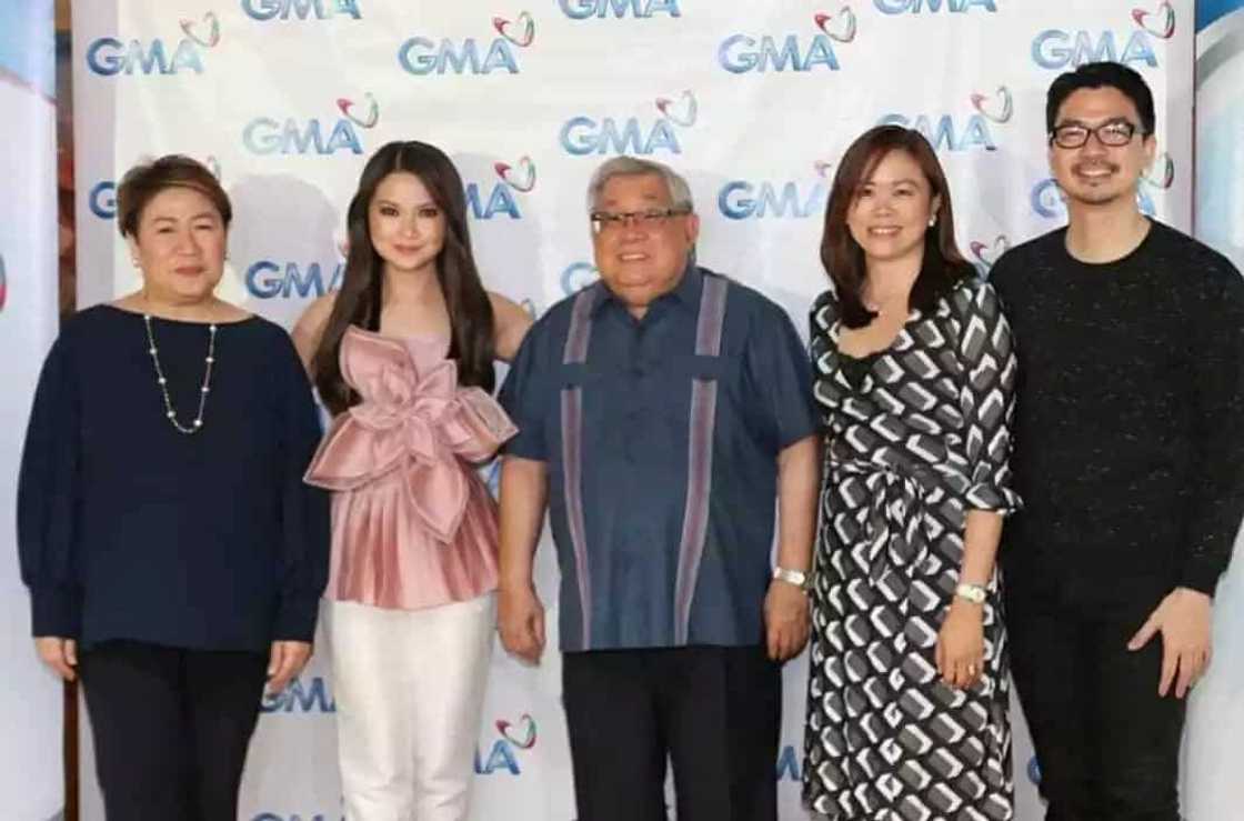Inokray talaga ang ayos niya! Barbie Forteza gets bashed for her blouse and makeup during her contract signing with GMA Inokray talaga ang ayos niya! Barbie Forteza gets bashed for her blouse and makeup during her contract signing with GMA