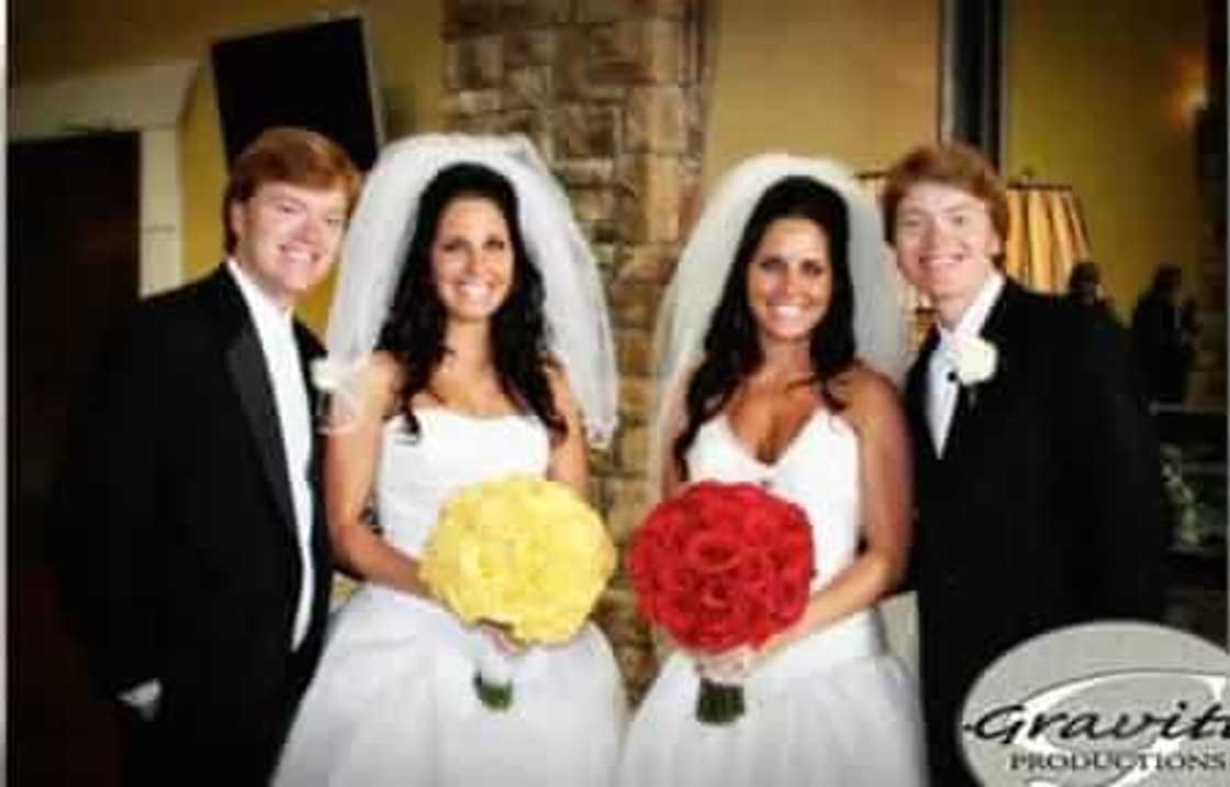 Identical twins marrying another identical twins Identical twins marrying another identical twins