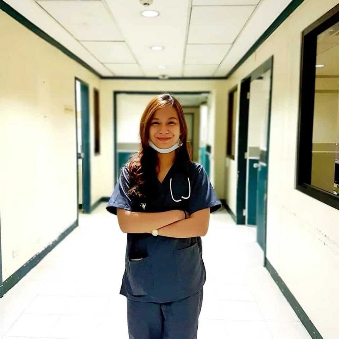 Hindi magkamayaw! Netizens gustong magkasakit dahil sa napakarilag na doktora na ito Hindi magkamayaw! Netizens gustong magkasakit dahil sa napakarilag na doktora na ito