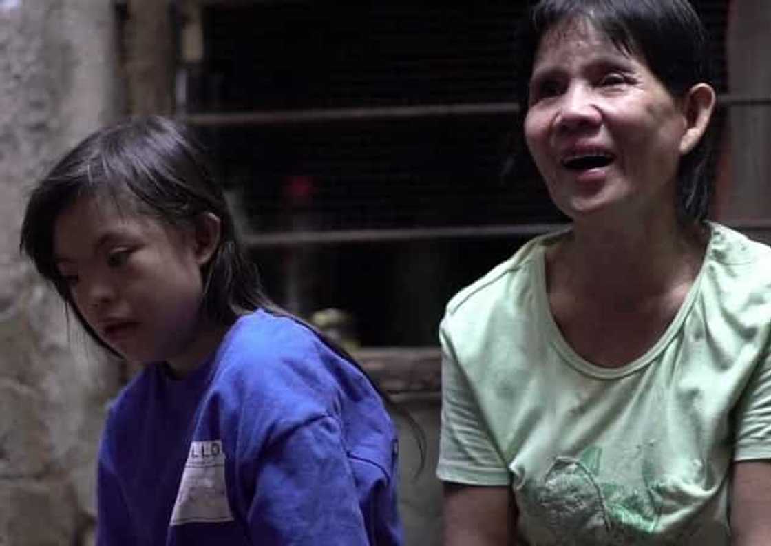 Inang bulag, anak na may down syndrome ang nagsisilbing kanyang 'mata' Inang bulag, anak na may down syndrome ang nagsisilbing kanyang 'mata'