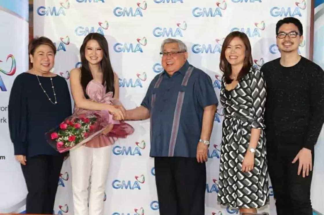 Inokray talaga ang ayos niya! Barbie Forteza gets bashed for her blouse and makeup during her contract signing with GMA Inokray talaga ang ayos niya! Barbie Forteza gets bashed for her blouse and makeup during her contract signing with GMA