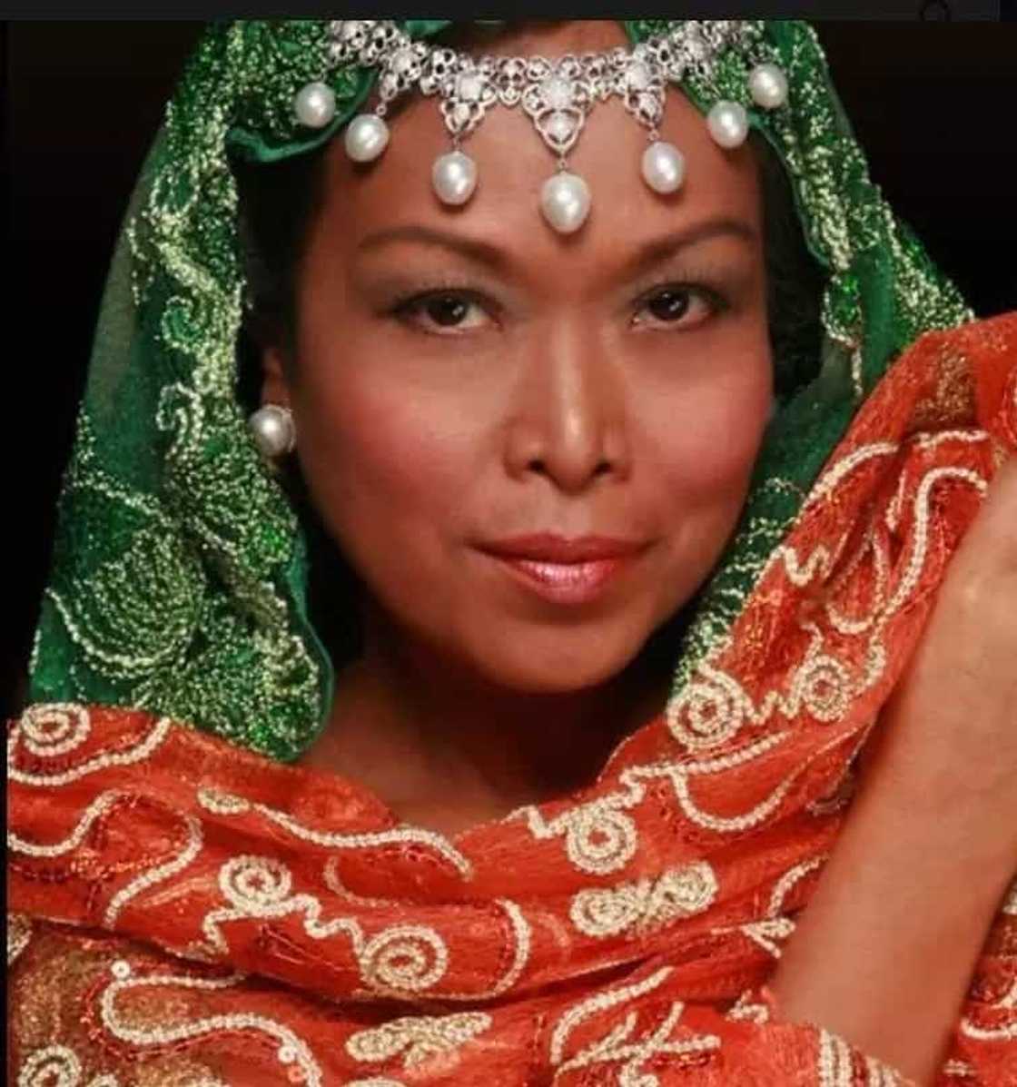 Walang naniwala! Netizens laugh off Marlene Aguilar's claim that current President Duterte is a reptoid alien Walang naniwala! Netizens laugh off Marlene Aguilar's claim that current President Duterte is a reptoid alien