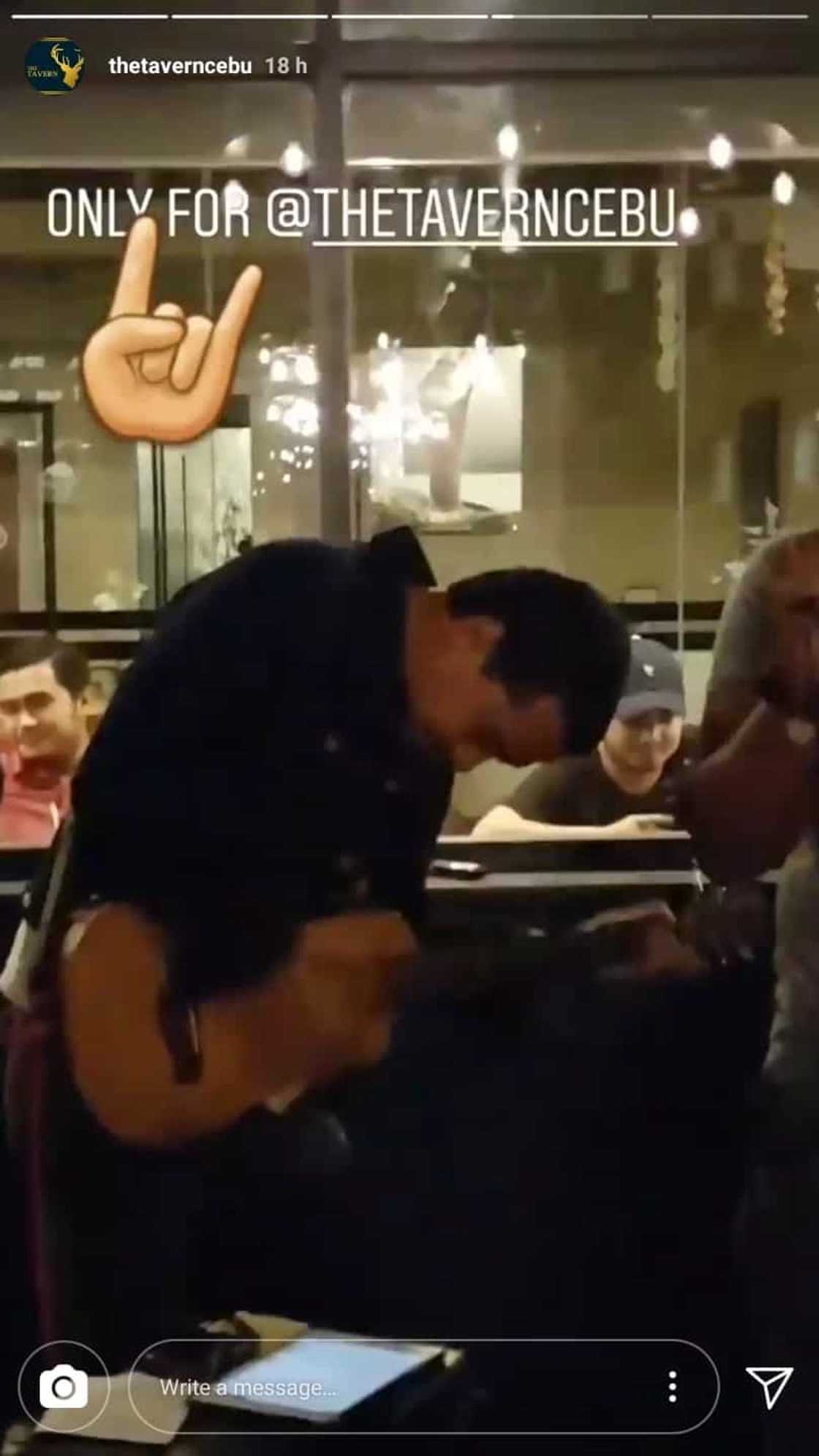 Walwal na naman? John Lloyd Cruz, nawala na daw ang charm at naging lasinggero na ayon sa mga netizens Walwal na naman? John Lloyd Cruz, nawala na daw ang charm at naging lasinggero na ayon sa mga netizens