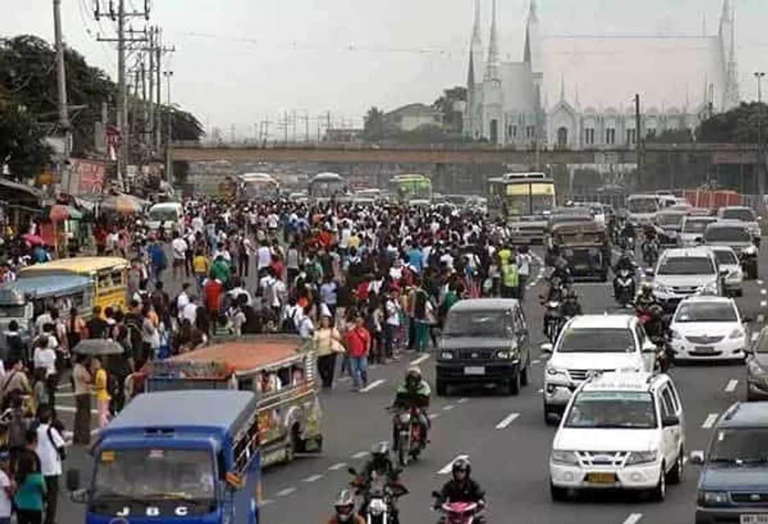 DOTr warns cancellation of franchise for jeepney operators and drivers who will join strike next week DOTr warns cancellation of franchise for jeepney operators and drivers who will join strike next week