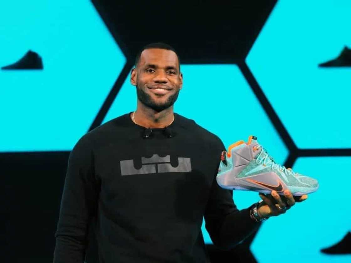 Nakakalula sa yaman! Ang net worth at sosyal na buhay ni Lebron James Nakakalula sa yaman! Ang net worth at sosyal na buhay ni Lebron James