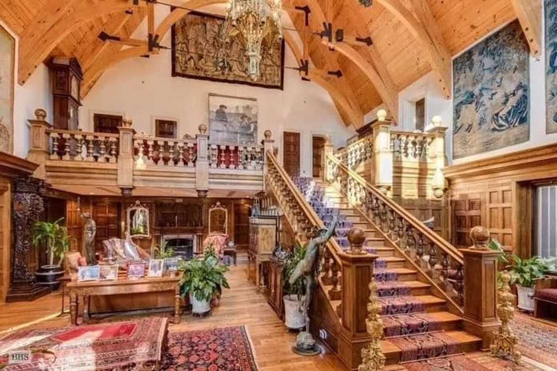 Angelina Jolie and Brad Pitt's Long Island estate is up for sale Angelina Jolie and Brad Pitt's Long Island estate is up for sale