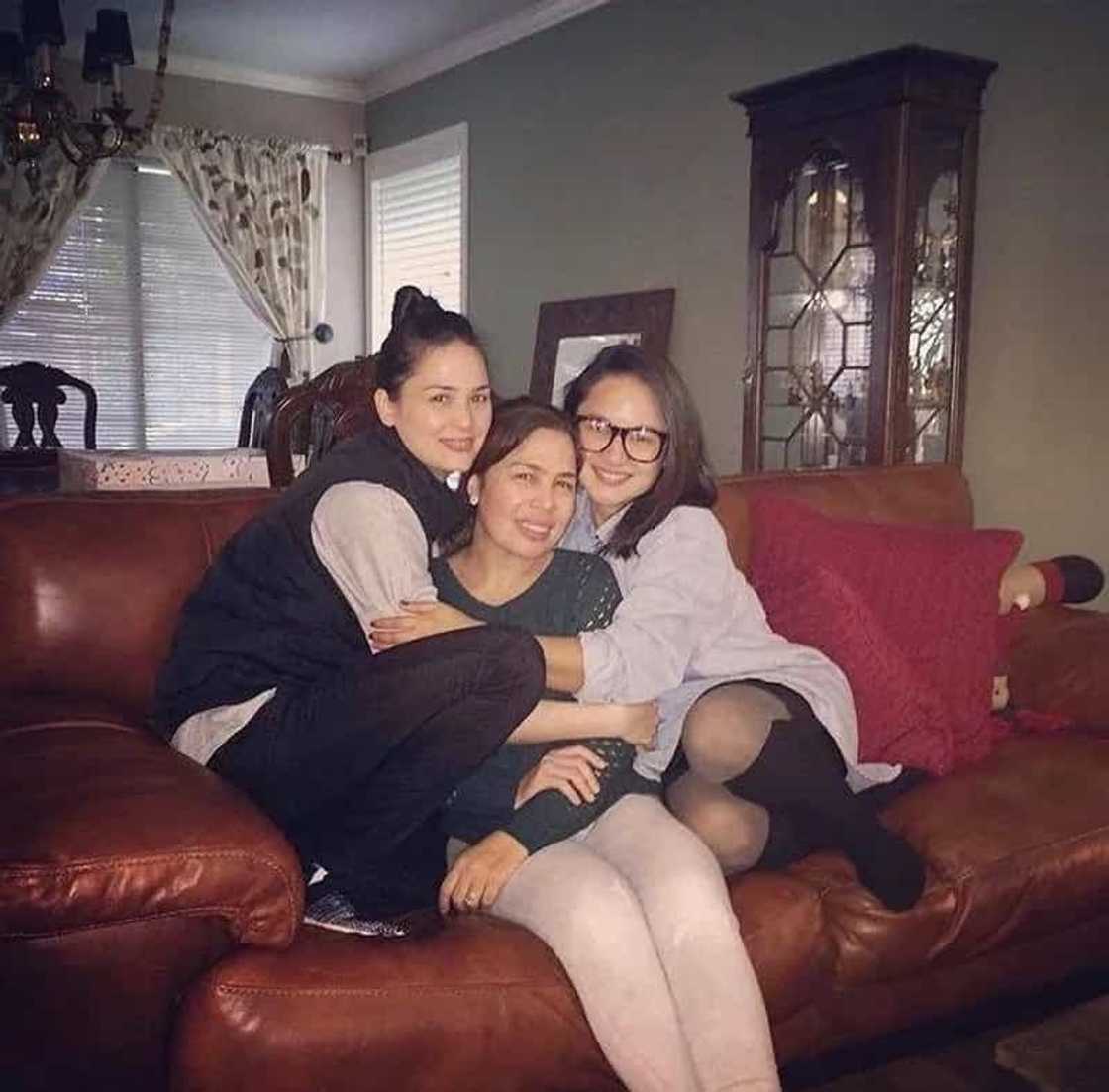 Artistahin silang lahat! Kristine Hermosa and her 2 equally stunning sisters Artistahin silang lahat! Kristine Hermosa and her 2 equally stunning sisters