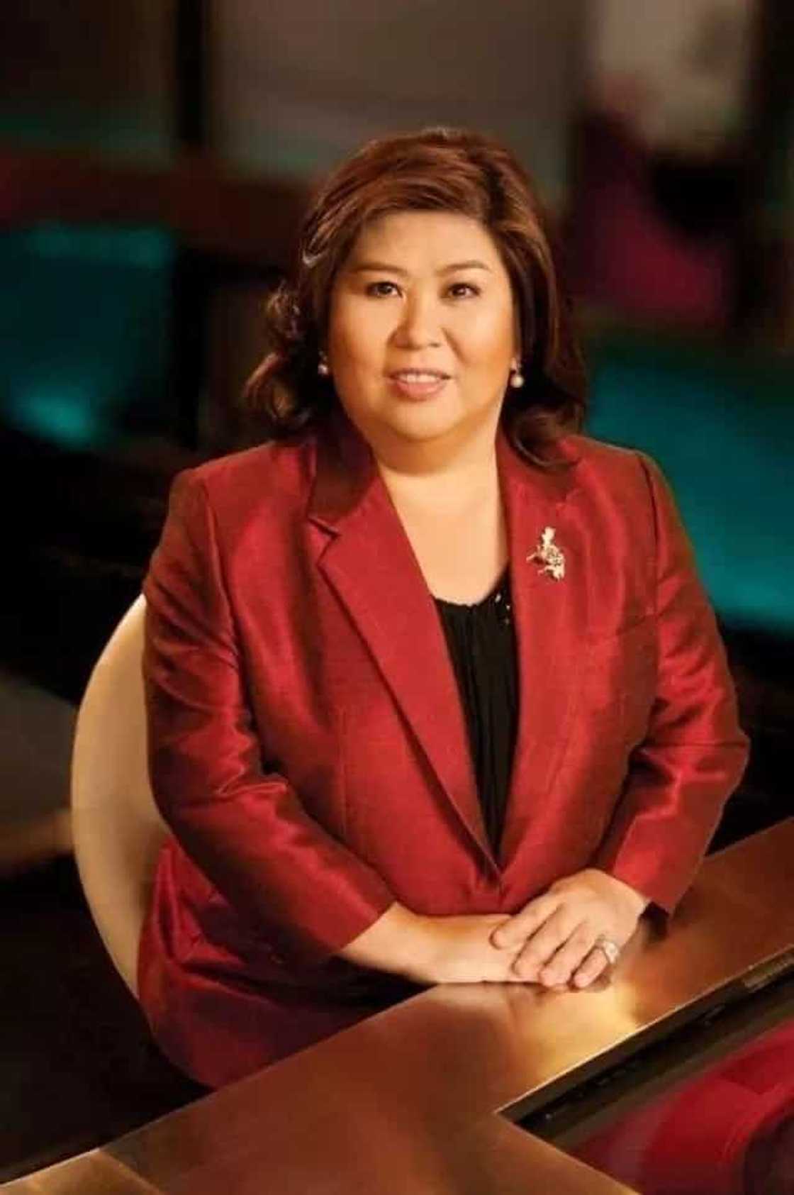 Top 10 most popular female journalists in the Philippines. These are the most notable female broadcasters, host & news anchors in the Philippines. Top 10 most popular female journalists in the Philippines. These are the most notable female broadcasters, host & news anchors in the Philippines.