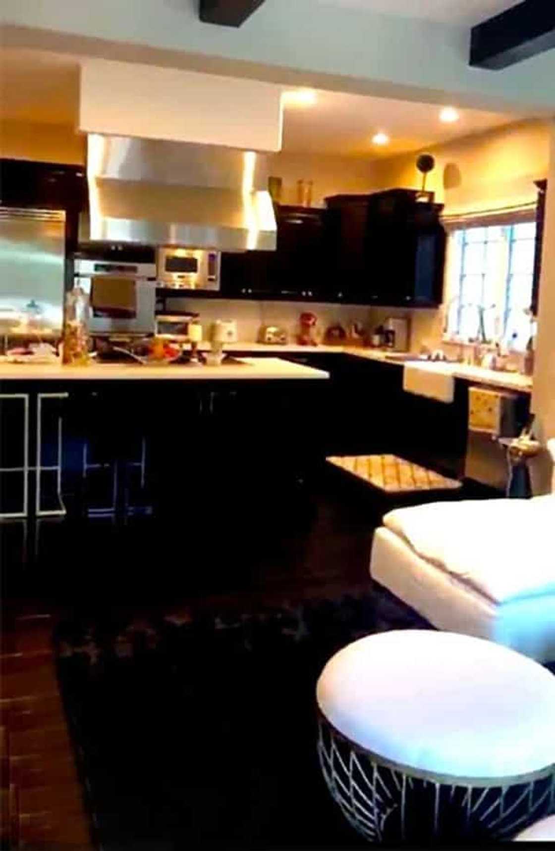 Pinoy daw ang nakatira! Pasilip sa PHP176M mansion ni Kylie Jenner Pinoy daw ang nakatira! Pasilip sa PHP176M mansion ni Kylie Jenner