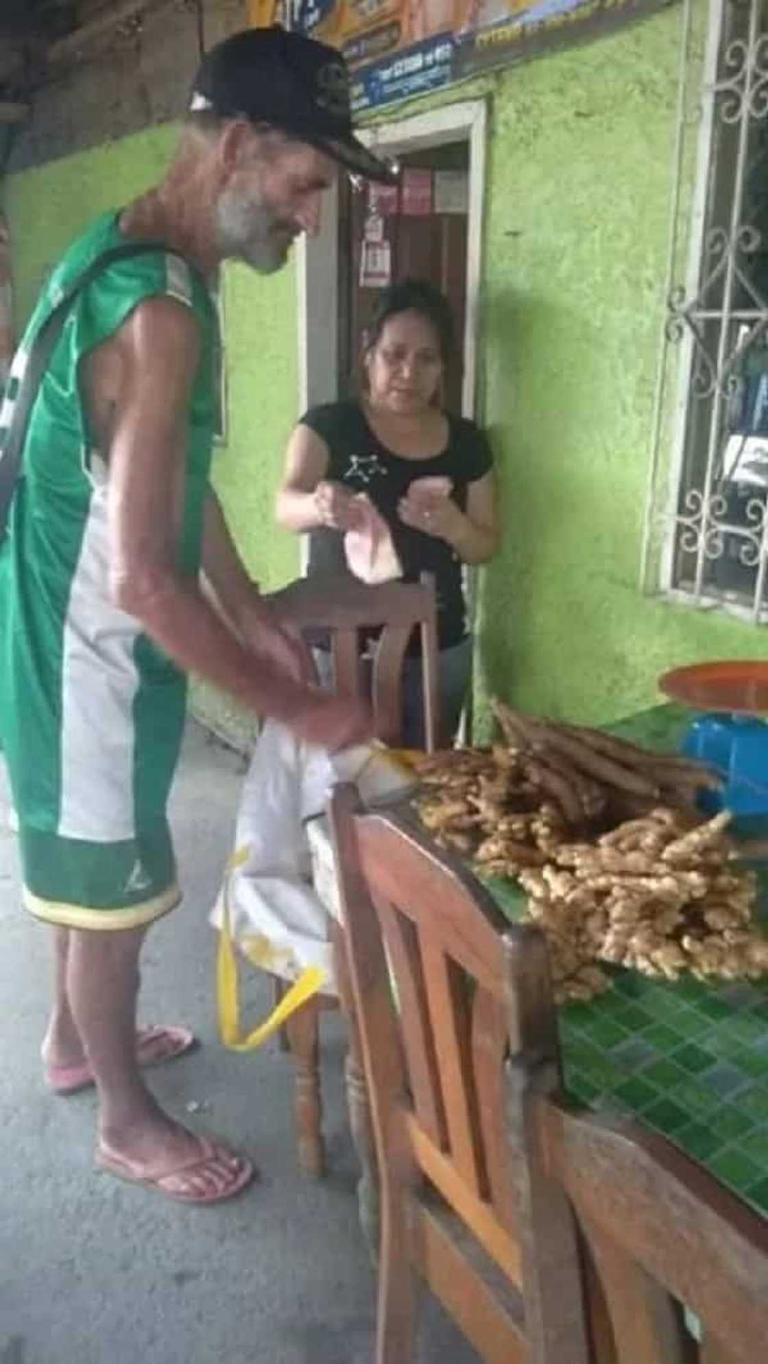 Akala niya true love na! An old man from New Zealand was scammed by Pinay ex-girlfriend; his story inspired netizens Akala niya true love na! An old man from New Zealand was scammed by Pinay ex-girlfriend; his story inspired netizens