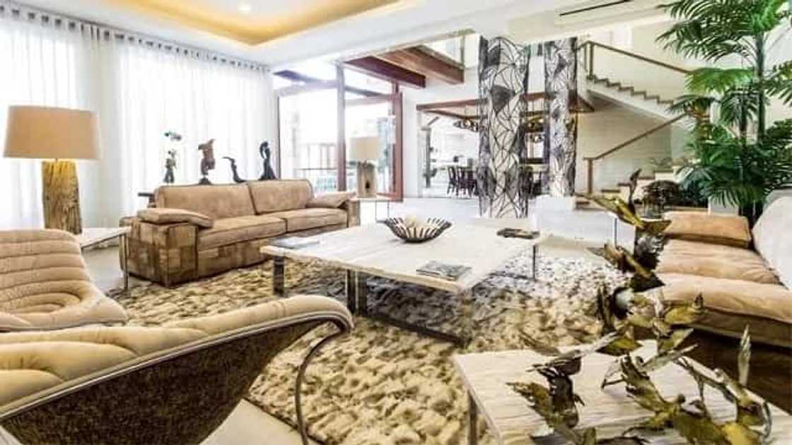 Coco Martin gives an awesome tour of his lavish house in Quezon City Coco Martin gives an awesome tour of his lavish house in Quezon City