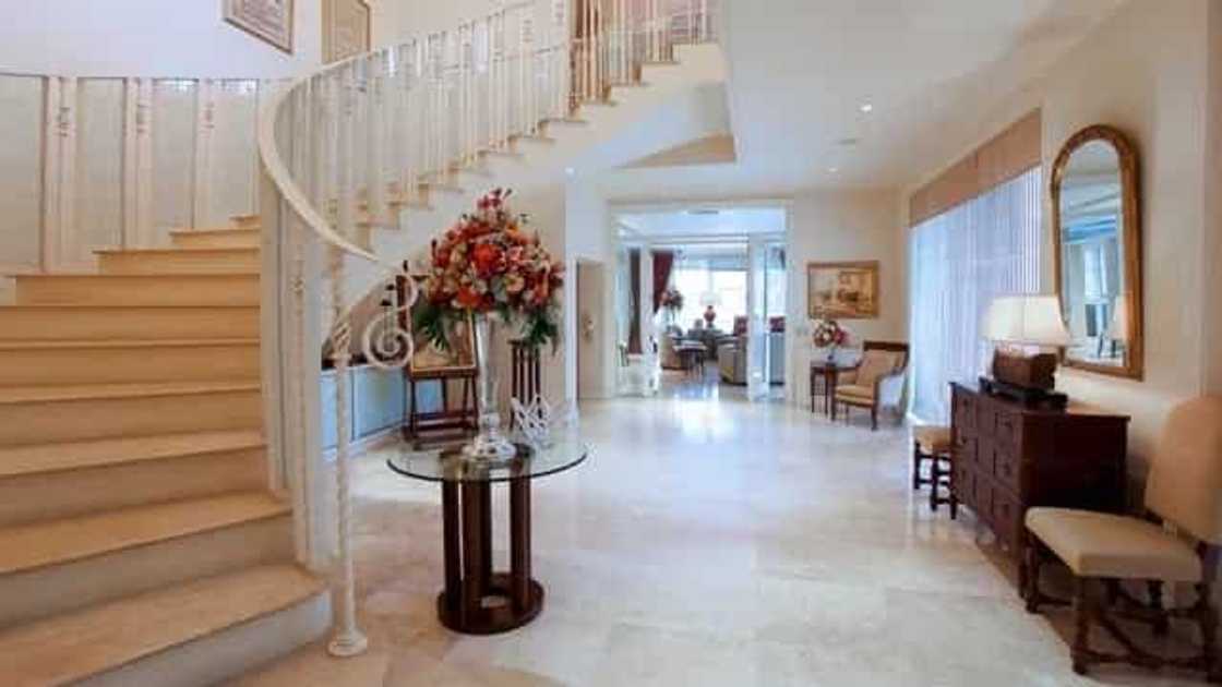 Sila ang totoong yayamanin! Luxurious celebrity homes with elevators Sila ang totoong yayamanin! Luxurious celebrity homes with elevators