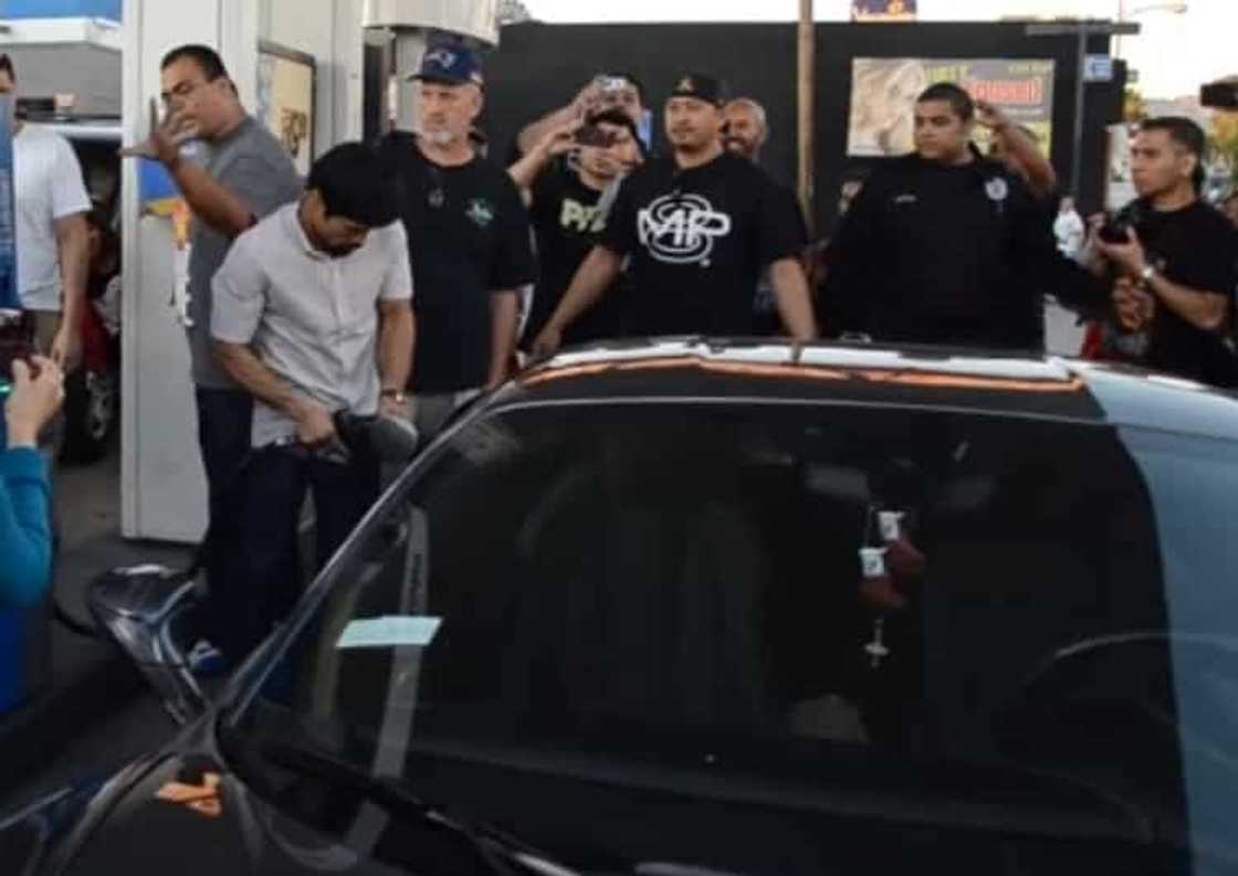 6 na mamahaling mga kotse ni Manny Pacquiao na katas ng kanyang pinaghirapan 6 na mamahaling mga kotse ni Manny Pacquiao na katas ng kanyang pinaghirapan