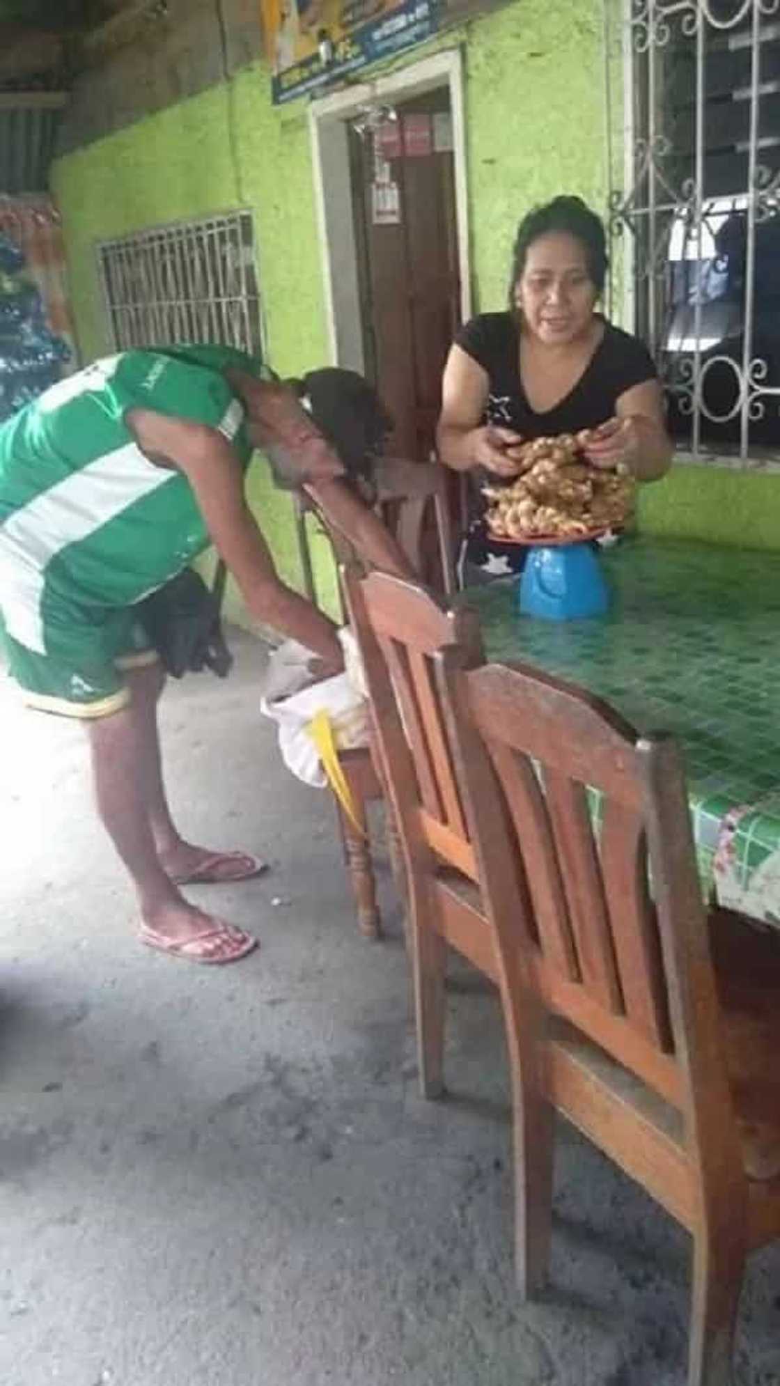 Akala niya true love na! An old man from New Zealand was scammed by Pinay ex-girlfriend; his story inspired netizens Akala niya true love na! An old man from New Zealand was scammed by Pinay ex-girlfriend; his story inspired netizens