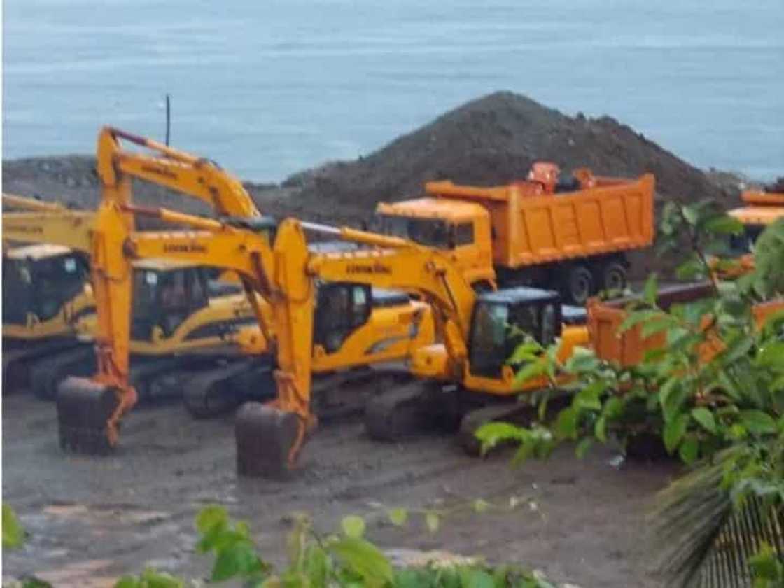 Could smuggled Philippine soil have helped China reclaim 3,200 acres of Spratlys land? Could smuggled Philippine soil have helped China reclaim 3,200 acres of Spratlys land?